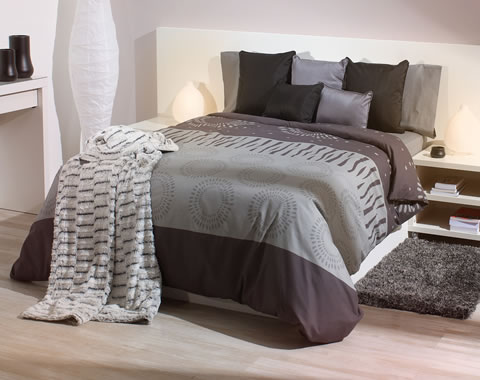 estilos para decorar tu dormitorio con almohadas